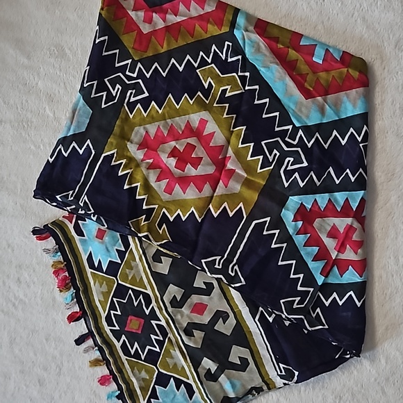 Scarves Lot Set of Four - Picture 3 of 5